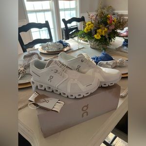 Brand New On Clouds- White- Size 8